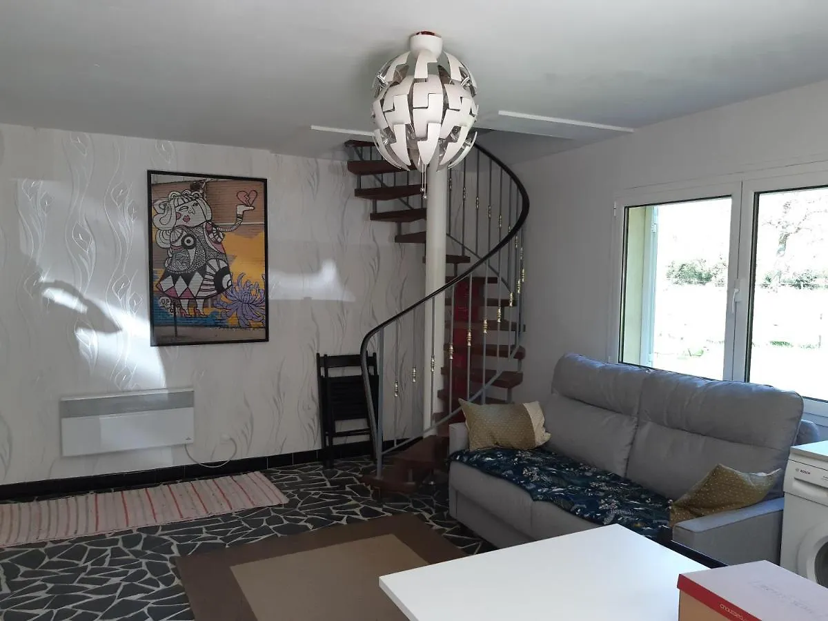 Holiday home Appartement En Lisiere De Foret Avec Etang Scaer France